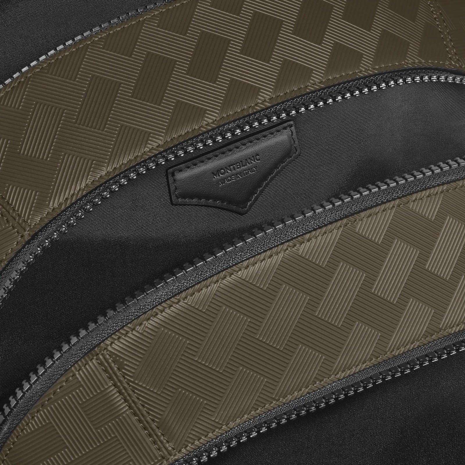 Sac à dosMontblancSac à Dos Moyen Format avec 3 Compartiments Extreme Kaki