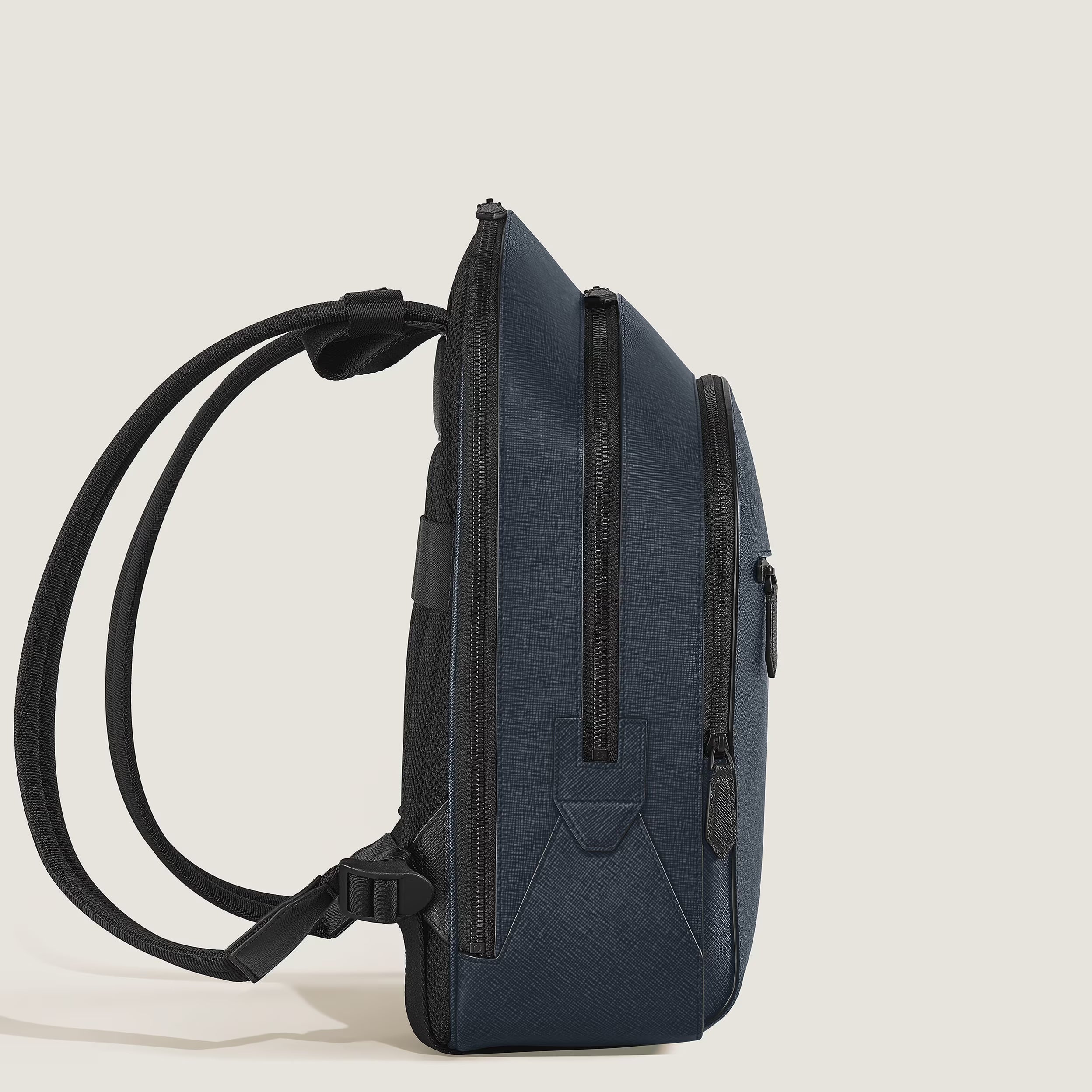 Sac à Dos Moyen Modèle avec 3 Compartiments en Cuir Sartorial