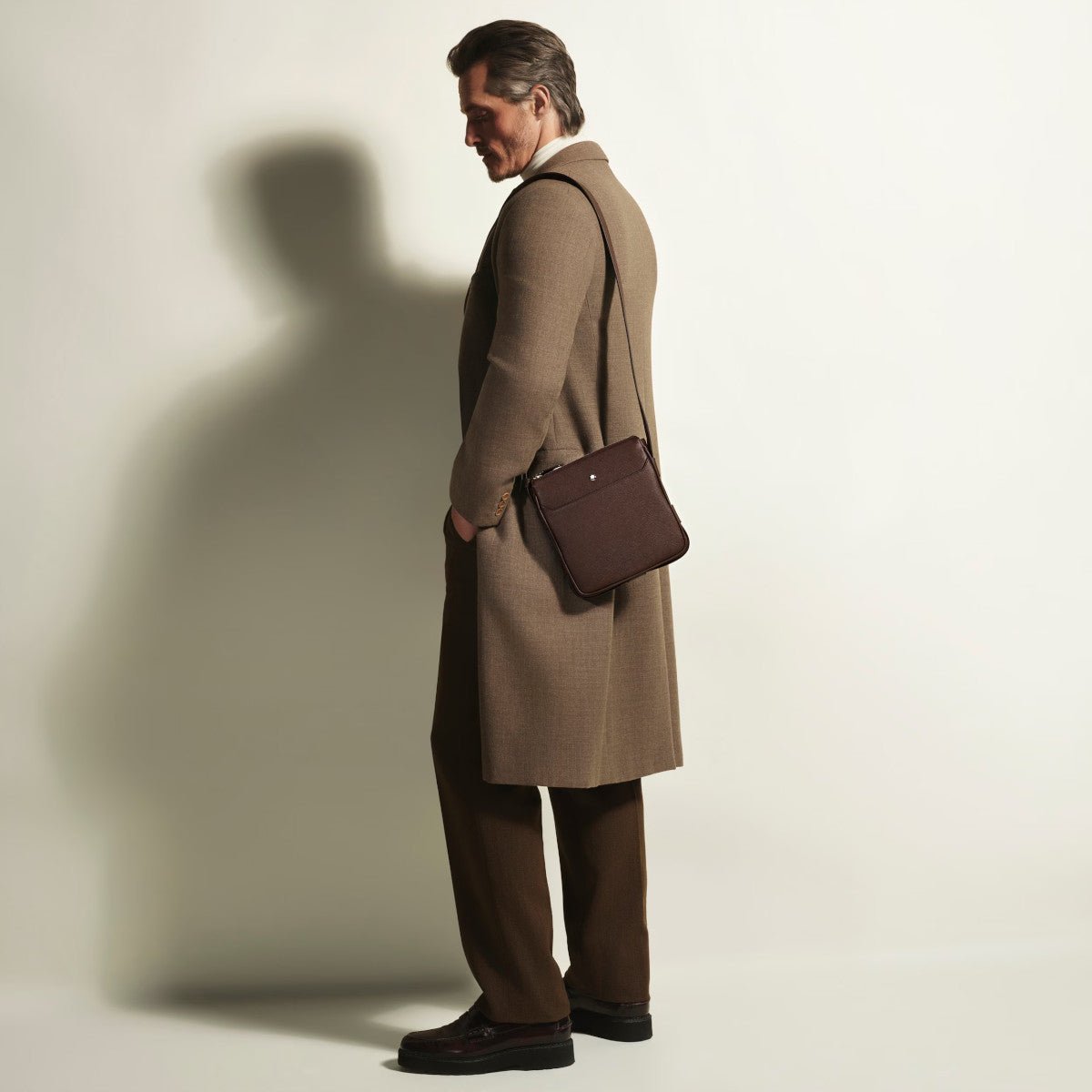 Sacoche à bandoulièreMontblancSac Messenger vertical en cuir Montblanc Sartorial Ébène